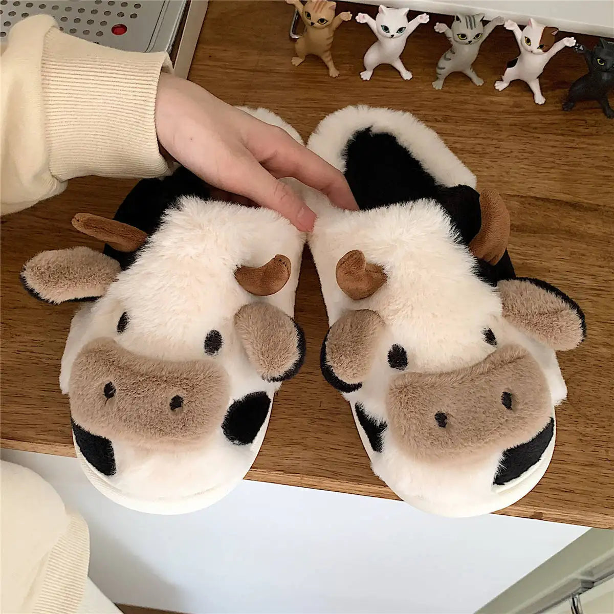 Cow fluffy slippers